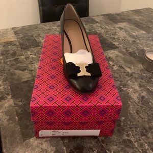 Tory Burch Gemini link bow 65mm wedge